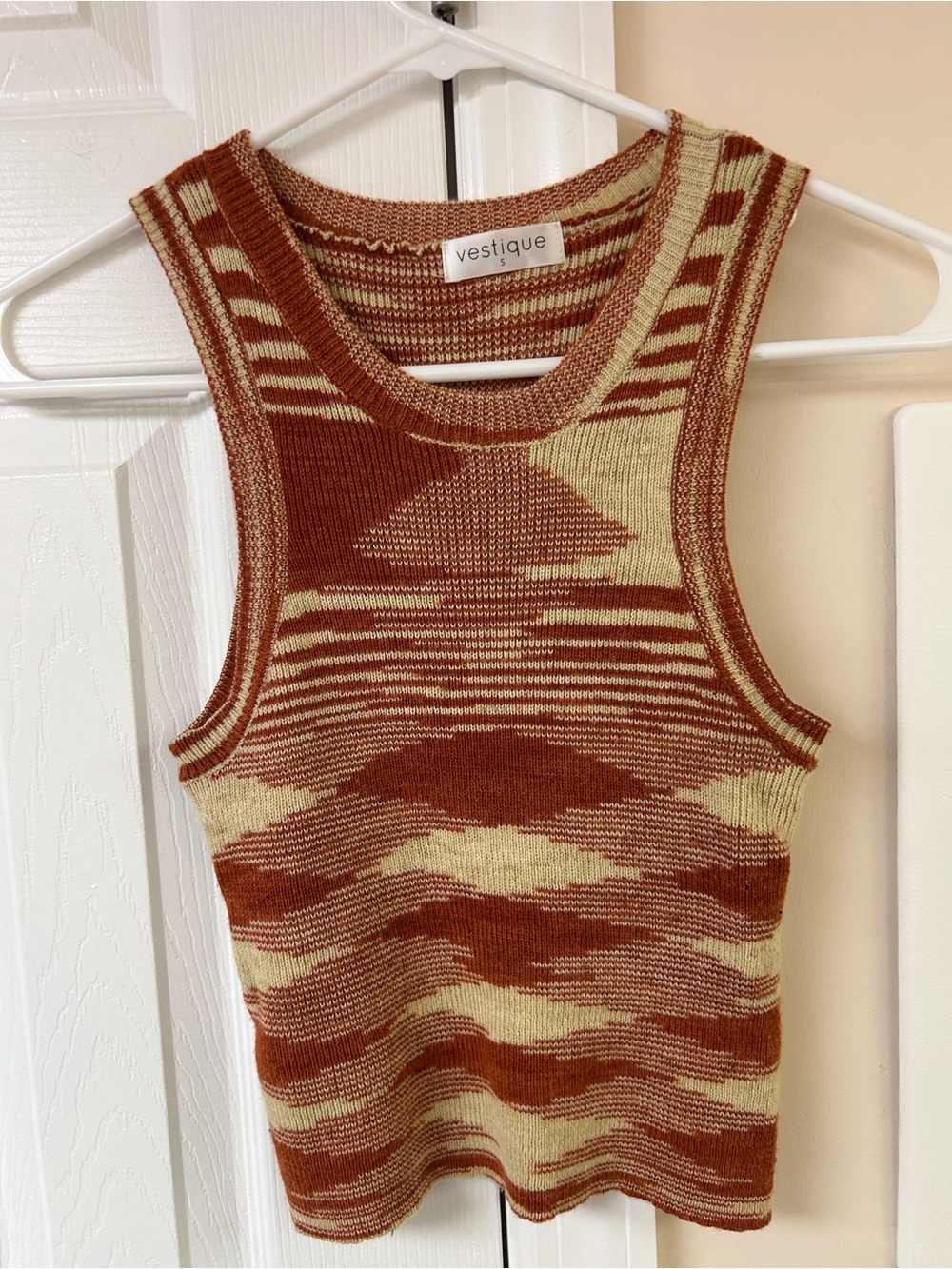Vestique ribbed knit crop tank top